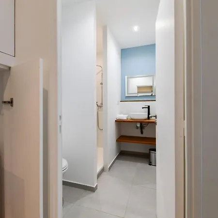 Cosy Studio 9 Minutes From The Port Away In - Welkeys Apartment *